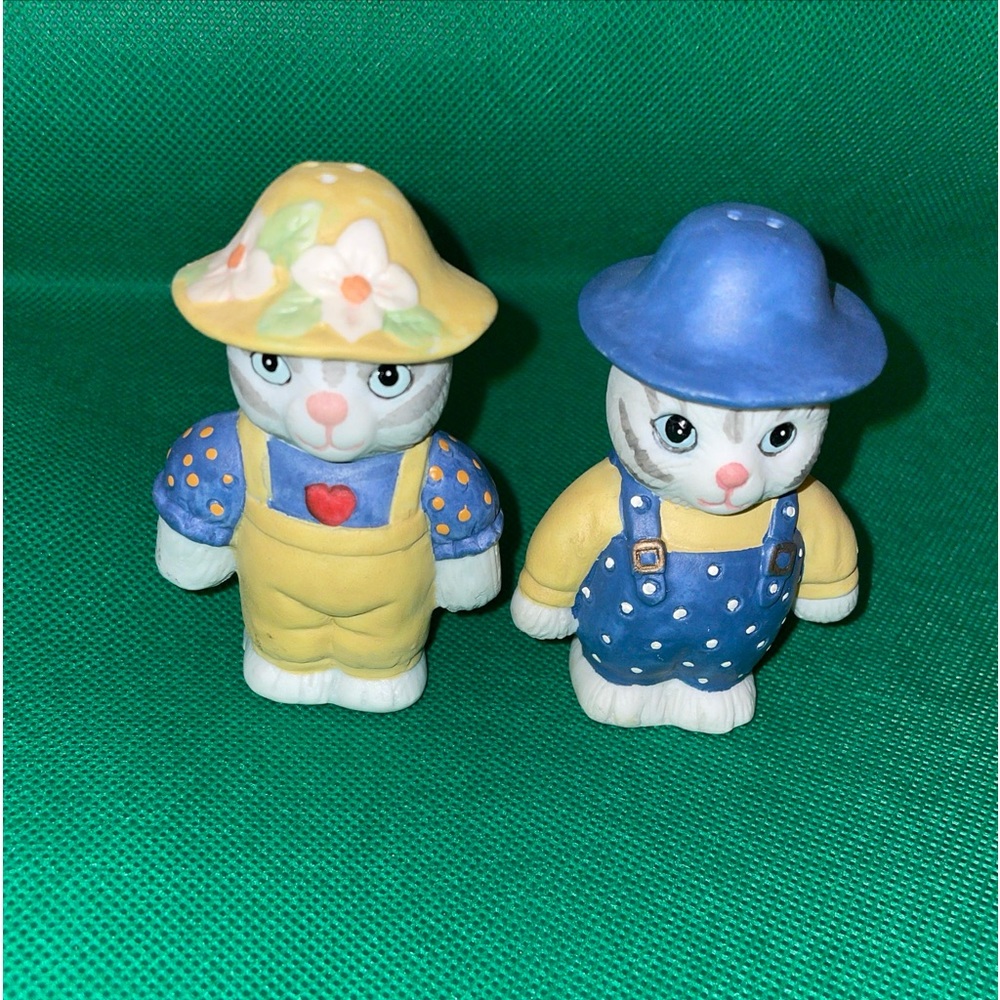 Vintage Cats In Overalls Salt & Pepper Shaker Set Ceramic HandPainted Rare - 3"H